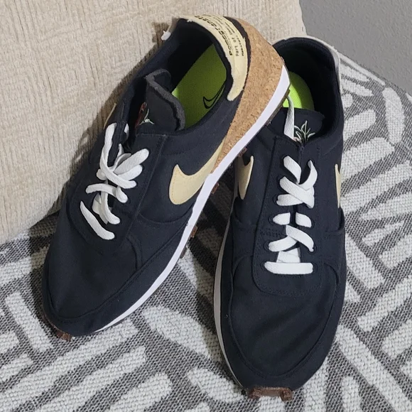 Nike Black and Cream MEN Sneakers - Picture 3 of 6